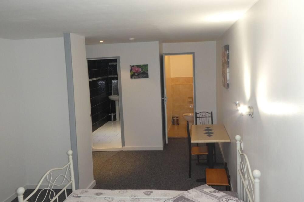 Etanit ! Beziers Plein Centre - 1Mn Du Bus, De La Gare Du Train Et Liaison Aeroport -Chambres Climatisees -Spacieuses Amenagees Pour Singles, Couple, Et Ou Familles -Parking A Velos -Consigne 외부 사진