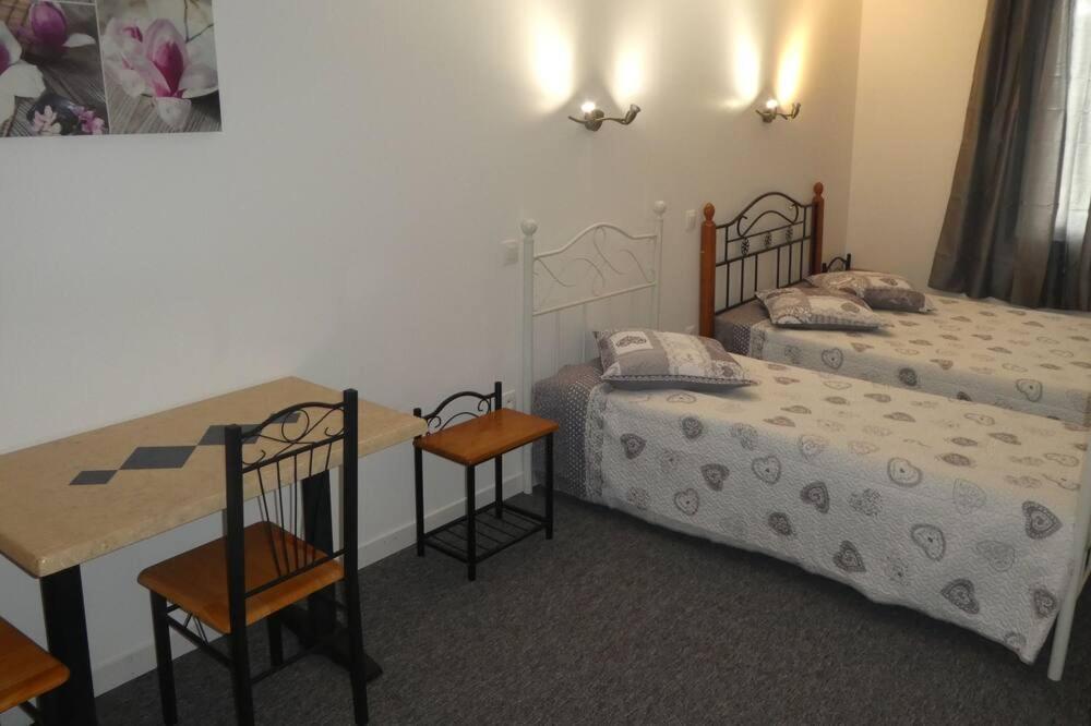 Etanit ! Beziers Plein Centre - 1Mn Du Bus, De La Gare Du Train Et Liaison Aeroport -Chambres Climatisees -Spacieuses Amenagees Pour Singles, Couple, Et Ou Familles -Parking A Velos -Consigne 외부 사진