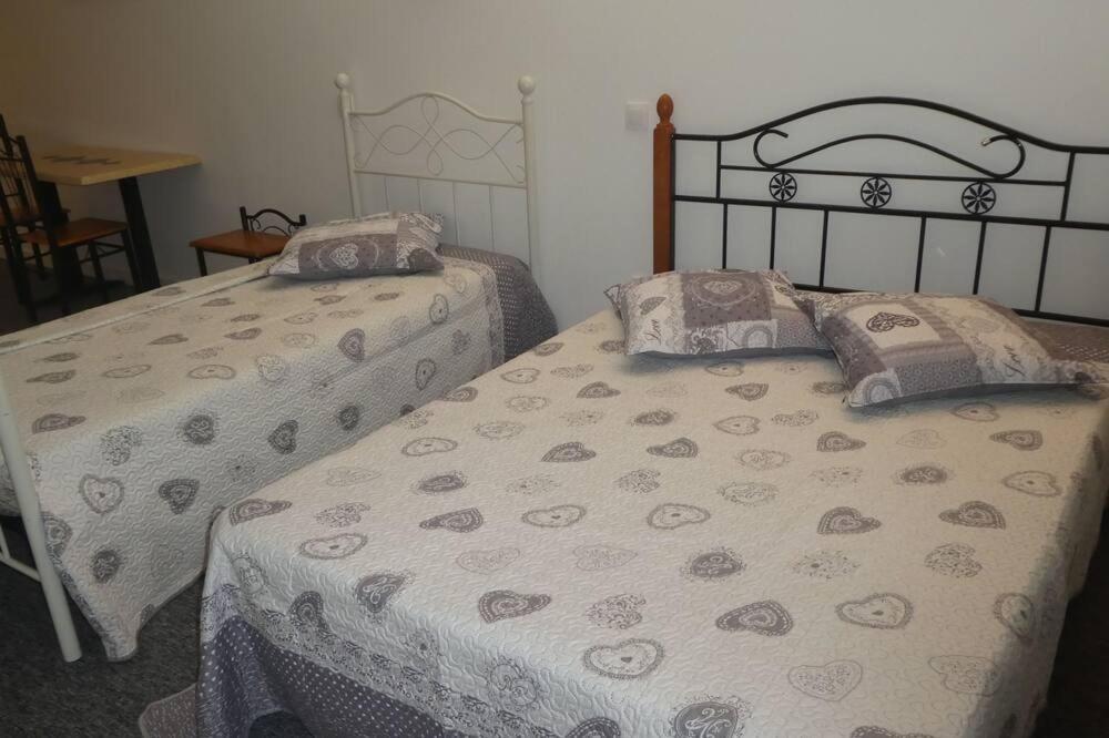Etanit ! Beziers Plein Centre - 1Mn Du Bus, De La Gare Du Train Et Liaison Aeroport -Chambres Climatisees -Spacieuses Amenagees Pour Singles, Couple, Et Ou Familles -Parking A Velos -Consigne 외부 사진