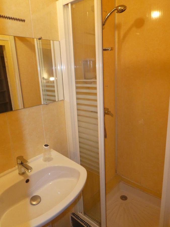 Etanit ! Beziers Plein Centre - 1Mn Du Bus, De La Gare Du Train Et Liaison Aeroport -Chambres Climatisees -Spacieuses Amenagees Pour Singles, Couple, Et Ou Familles -Parking A Velos -Consigne 외부 사진